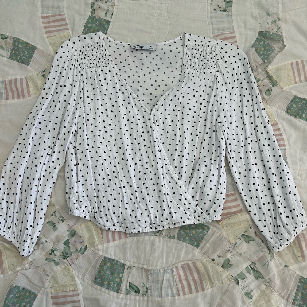 Hollister polka dot cropped blouse, size XS